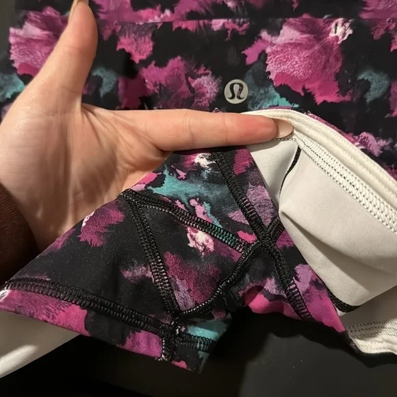 Lululemon Boogie Short Roll Down Active Floral/Multi - Picture 5 of 6